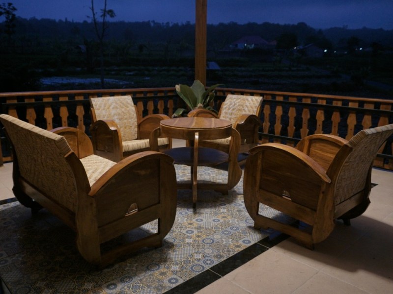 Feel the Home Atmosphere In Strangeland